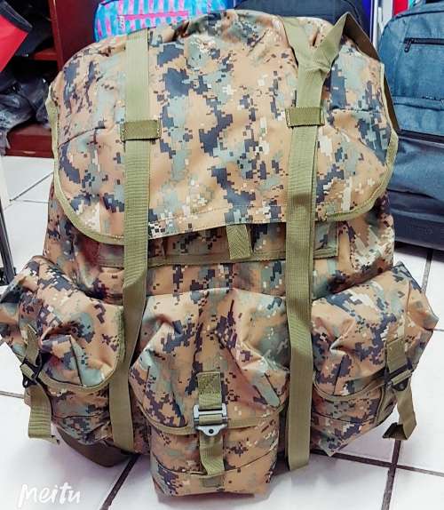 ARMY BACKPACK WITH REMOVABLE METAL FRAME